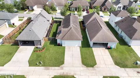View/Area - 106 Pascalet Pl, Lafayette, LA 70507 photo 2 of 6