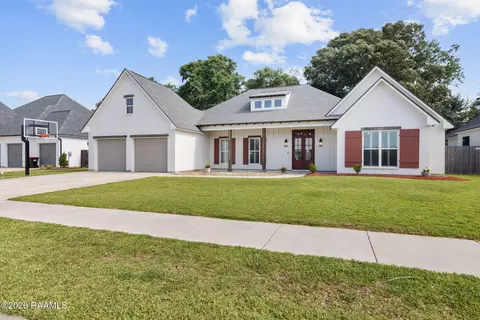 105 Waterhouse Rd, Carencro, LA 70520