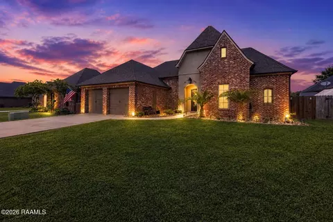 207 Cane Creek Dr, Broussard, LA 70518