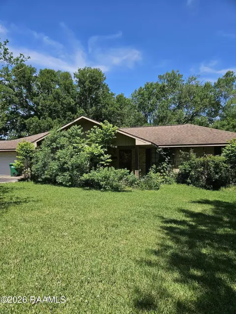1071 Lynn Romero Dr, Breaux Bridge, LA 70517
