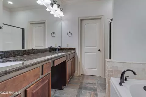 Bath - 308 Overbrook Dr, Broussard, LA 70518 photo 2 of 2