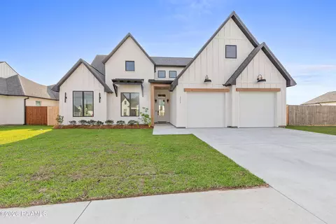 111 Travellers Palm Way, Broussard, LA 70518