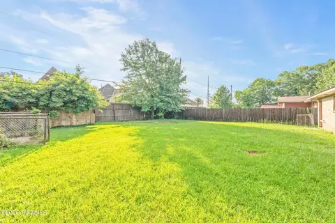 Exterior - 104 Eula Dr, Lafayette, LA 70506 photo 4 of 6