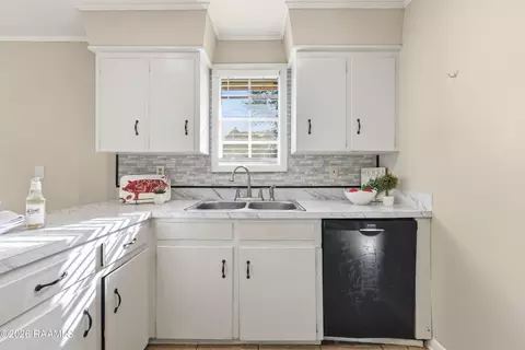 Kitchen - 104 Eula Dr, Lafayette, LA 70506 photo 2 of 3