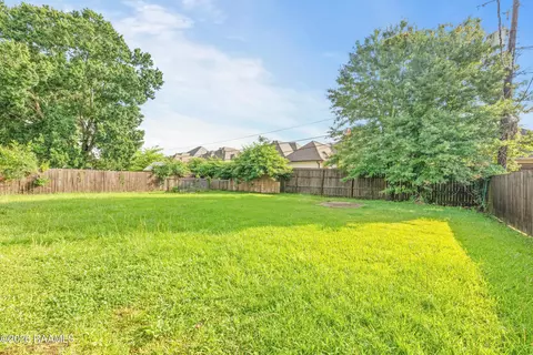 Exterior - 104 Eula Dr, Lafayette, LA 70506 photo 5 of 6