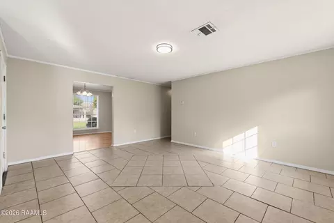 Living - 104 Eula Dr, Lafayette, LA 70506 photo 2 of 6