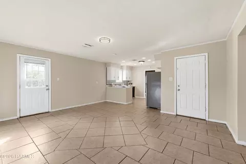 Living - 104 Eula Dr, Lafayette, LA 70506 photo 4 of 6