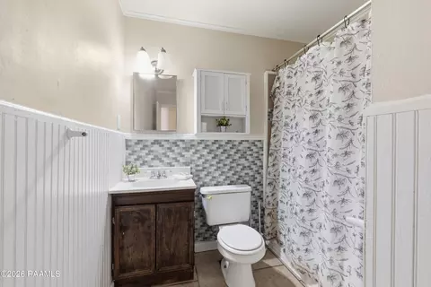 Bath - 104 Eula Dr, Lafayette, LA 70506 photo 3 of 3