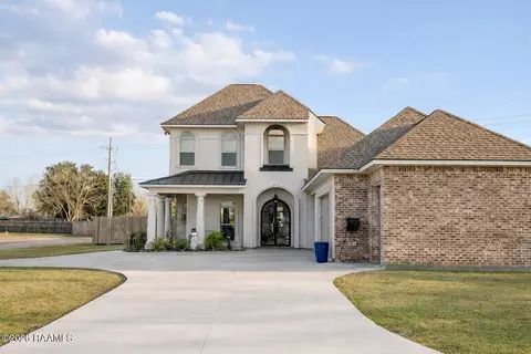 1010 Angelwood Cir, Breaux Bridge, LA 70517