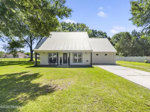 111 Peaceful Dr, Carencro, LA 70520