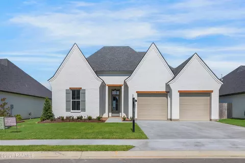 207 Amsterdam Ave, Youngsville, LA 70592
