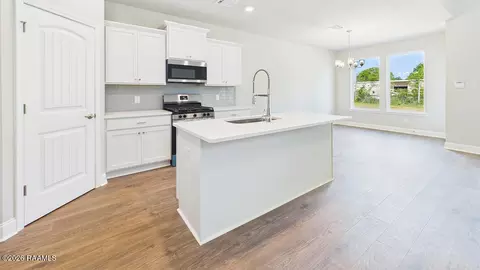 305 Bellewood Dr, Lafayette, LA 70507