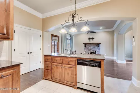 Kitchen - 202 Rivergrass Dr, Lafayette, LA 70508 photo 3 of 4