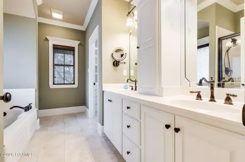 Bath - 202 Rivergrass Dr, Lafayette, LA 70508 photo 1 of 5
