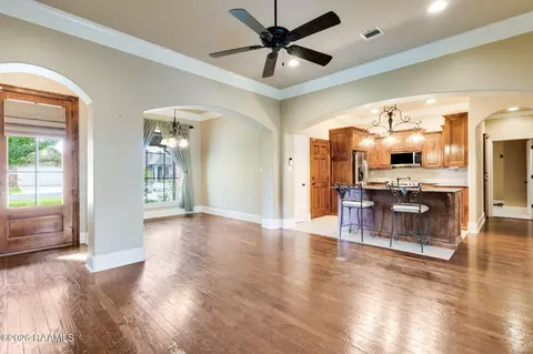 Living - 202 Rivergrass Dr, Lafayette, LA 70508 photo 2 of 3