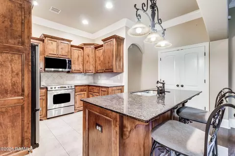 Kitchen - 202 Rivergrass Dr, Lafayette, LA 70508 photo 2 of 4