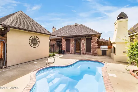 Exterior - 202 Rivergrass Dr, Lafayette, LA 70508 photo 3 of 7