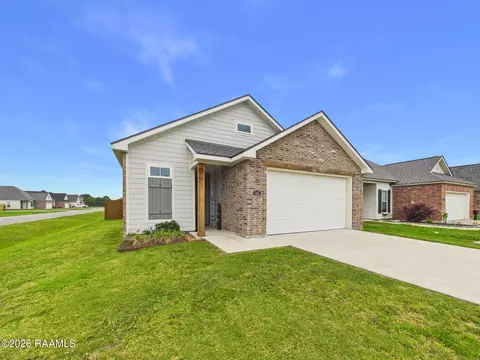 301 Adry Ln, Youngsville, LA 70592
