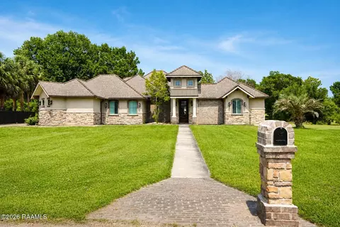 1008 Kern Dr, Breaux Bridge, LA 70517