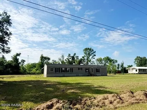 8711 Champagne Dr, Youngsville, LA 70592