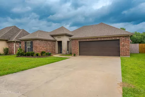 225 Oak Hill Ln, Youngsville, LA 70592