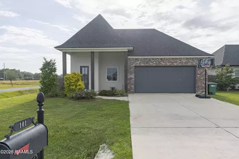 101 Fox Hill Rd, Youngsville, LA 70592
