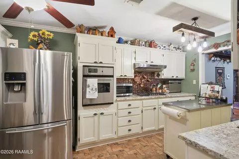 Kitchen - 160 Darwin Rd, Franklin, LA 70538 photo 1 of 4