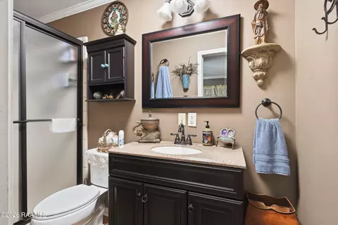 Bath - 160 Darwin Rd, Franklin, LA 70538 photo 1 of 2