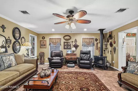 Living - 160 Darwin Rd, Franklin, LA 70538 photo 2 of 2
