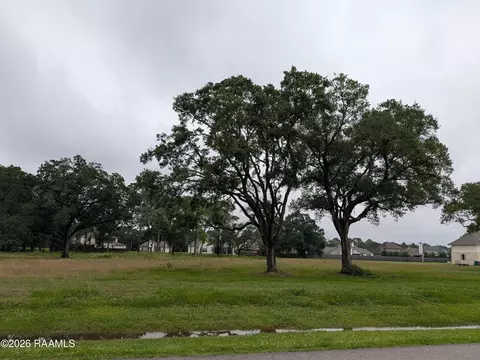 111 Grand Manor Dr, Youngsville, LA 70592