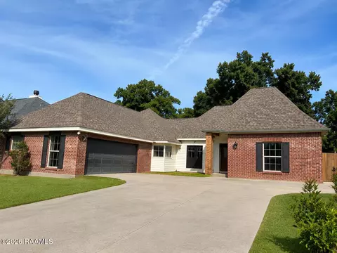 104 Woodlake Ln, Lafayette, LA 70508