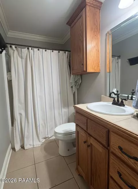 Bath - 907 Gary Dr, Breaux Bridge, LA 70517 photo 1 of 2