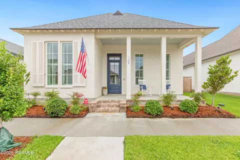 108 Hedgemoore Ct, Youngsville, LA 70592