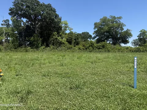 621 Whispering Meadows Rd, Broussard, LA 70518