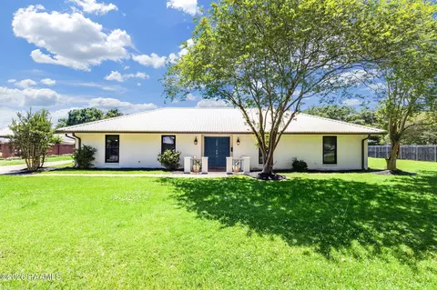 120 6th St, Breaux Bridge, LA 70517