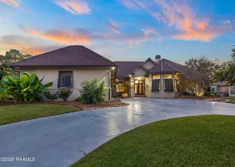 204 Inverness Ln, Broussard, LA 70518