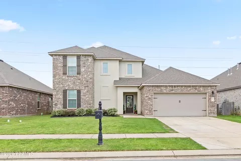 107 Rue Chateau Royal Dr, Youngsville, LA 70592