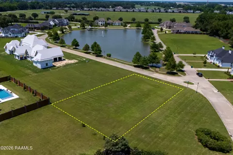 214 Hammer Lake Rd, Broussard, LA 70518