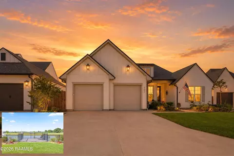 402 Sunshine Rise Dr, Broussard, LA 70518