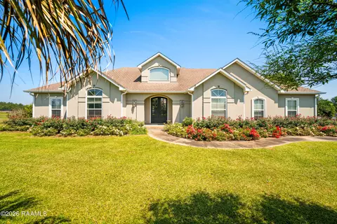 421 Sugartown Rd, Glenmora, LA 71433