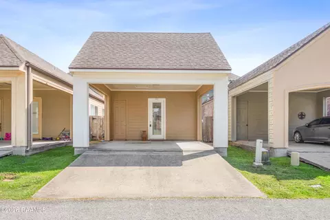 104 Laguna Ln, Lafayette, LA 70508