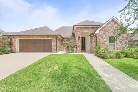 106 Diamond Creek Dr, Broussard, LA 70518