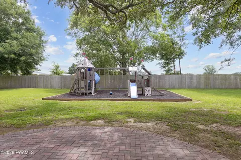 Exterior - 108 Shadow Bend Dr, Broussard, LA 70518 photo 7 of 8