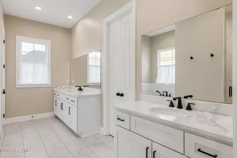 Bath - 108 Shadow Bend Dr, Broussard, LA 70518 photo 2 of 3