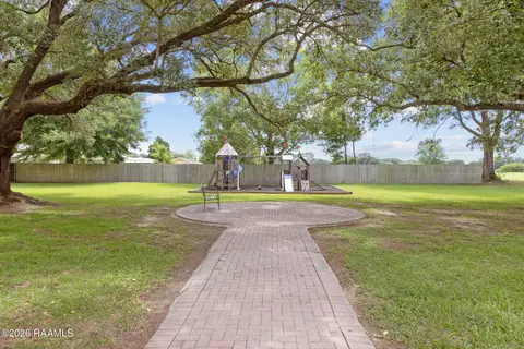 Exterior - 108 Shadow Bend Dr, Broussard, LA 70518 photo 8 of 8