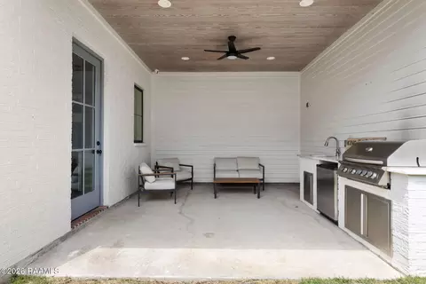 Exterior - 108 Shadow Bend Dr, Broussard, LA 70518 photo 5 of 8