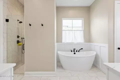 Bath - 108 Shadow Bend Dr, Broussard, LA 70518 photo 3 of 3