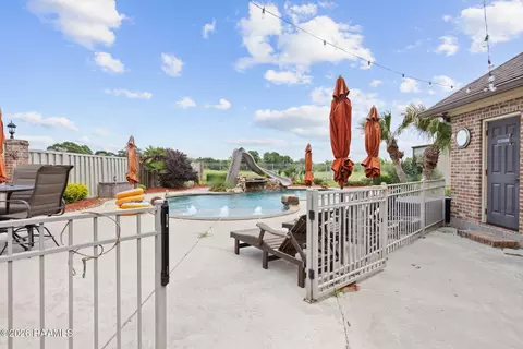 Exterior - 964 Bearb Rd, Sunset, LA 70584 photo 7 of 11