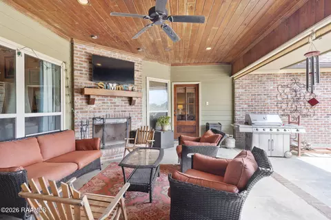 Exterior - 964 Bearb Rd, Sunset, LA 70584 photo 4 of 11