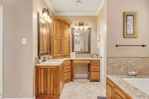 Bath - 964 Bearb Rd, Sunset, LA 70584 photo 3 of 8